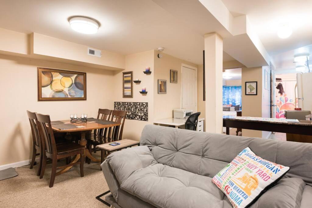 Cozy And Private Basement Holiday home Washington
